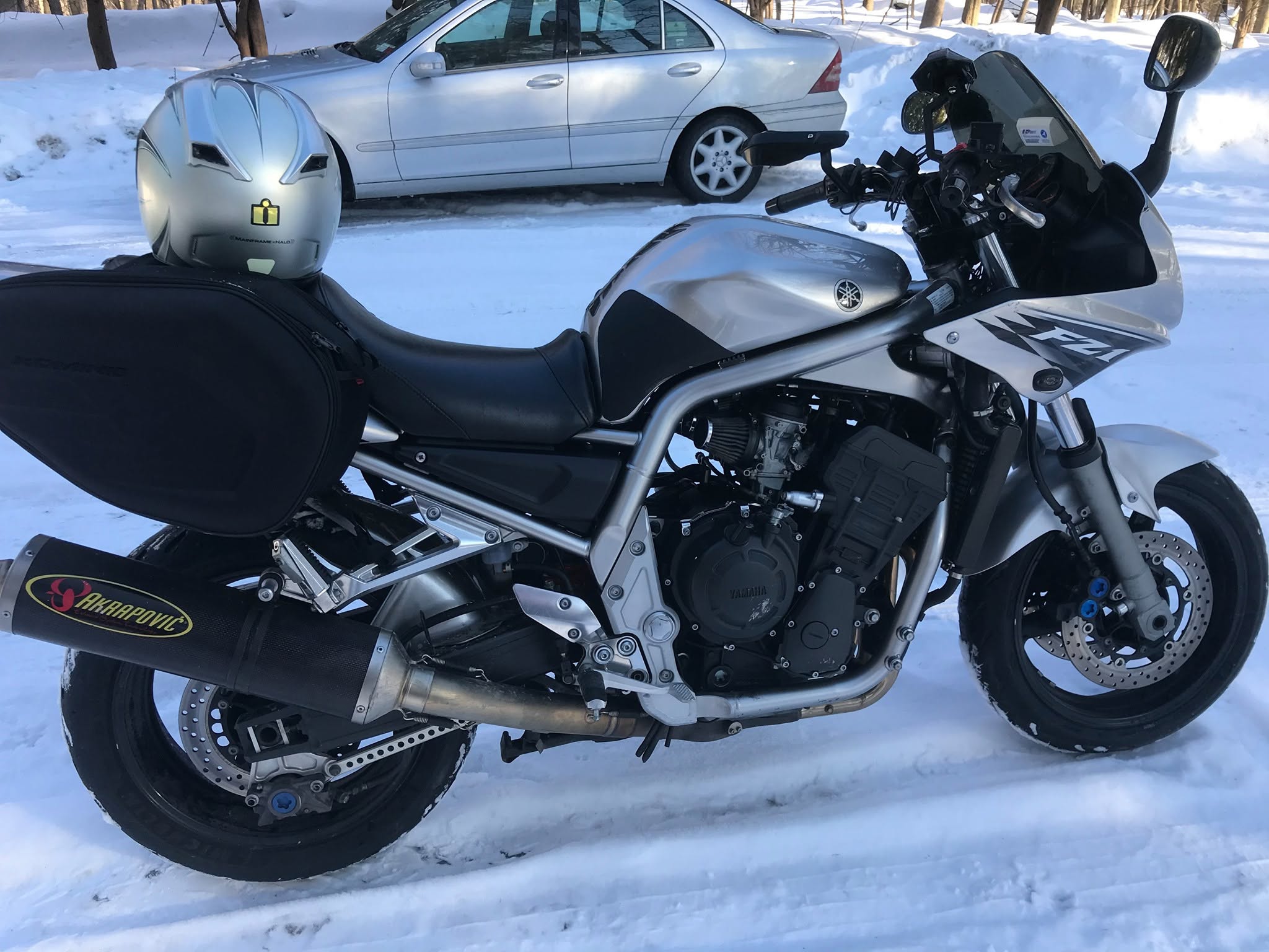 2004 Yamaha FZ1 Fazer — Akrapovic Exhaust, K&N Filter, Ivan Jet Kit, Clean Title" — photo 4