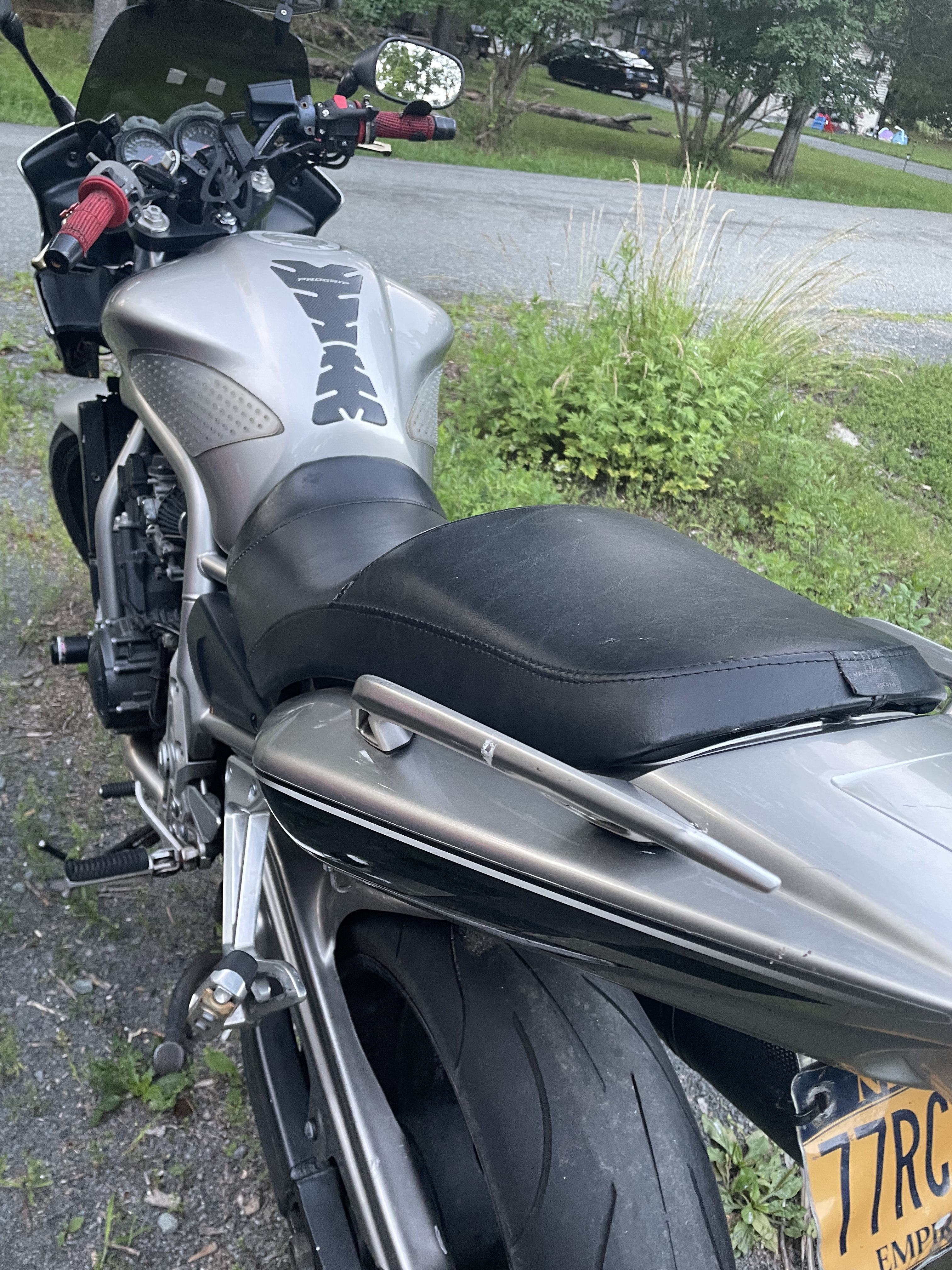 2004 Yamaha FZ1 Fazer — Akrapovic Exhaust, K&N Filter, Ivan Jet Kit, Clean Title" — photo 3